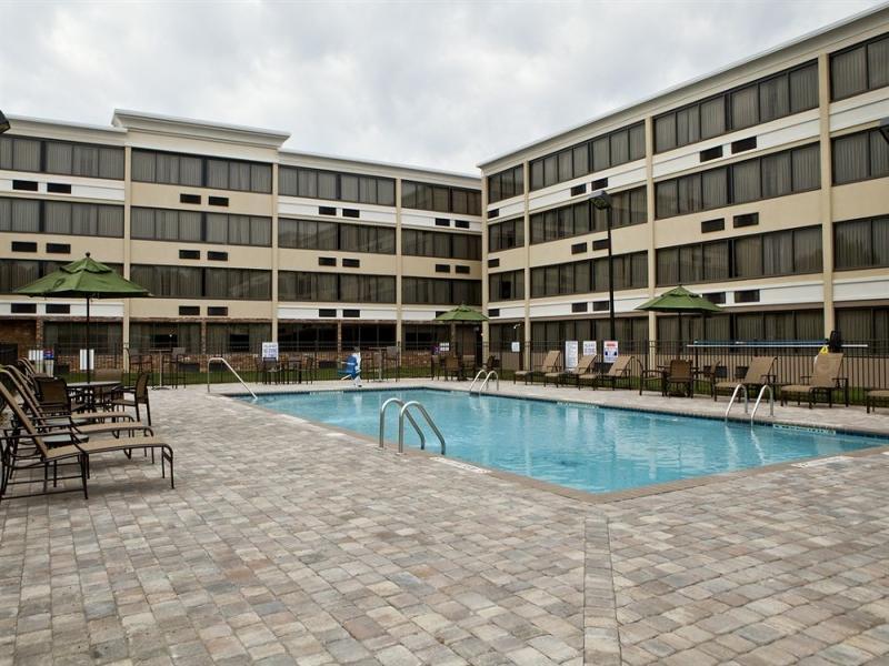 Doubletree By Hilton Greensboro Airport Exterior photo